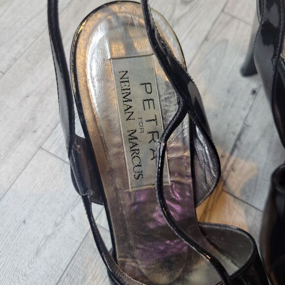 Petra from Neiman Marcus Black Pointed Toe Pump Patent Leather Size 7.5 M - Picture 2 of 7